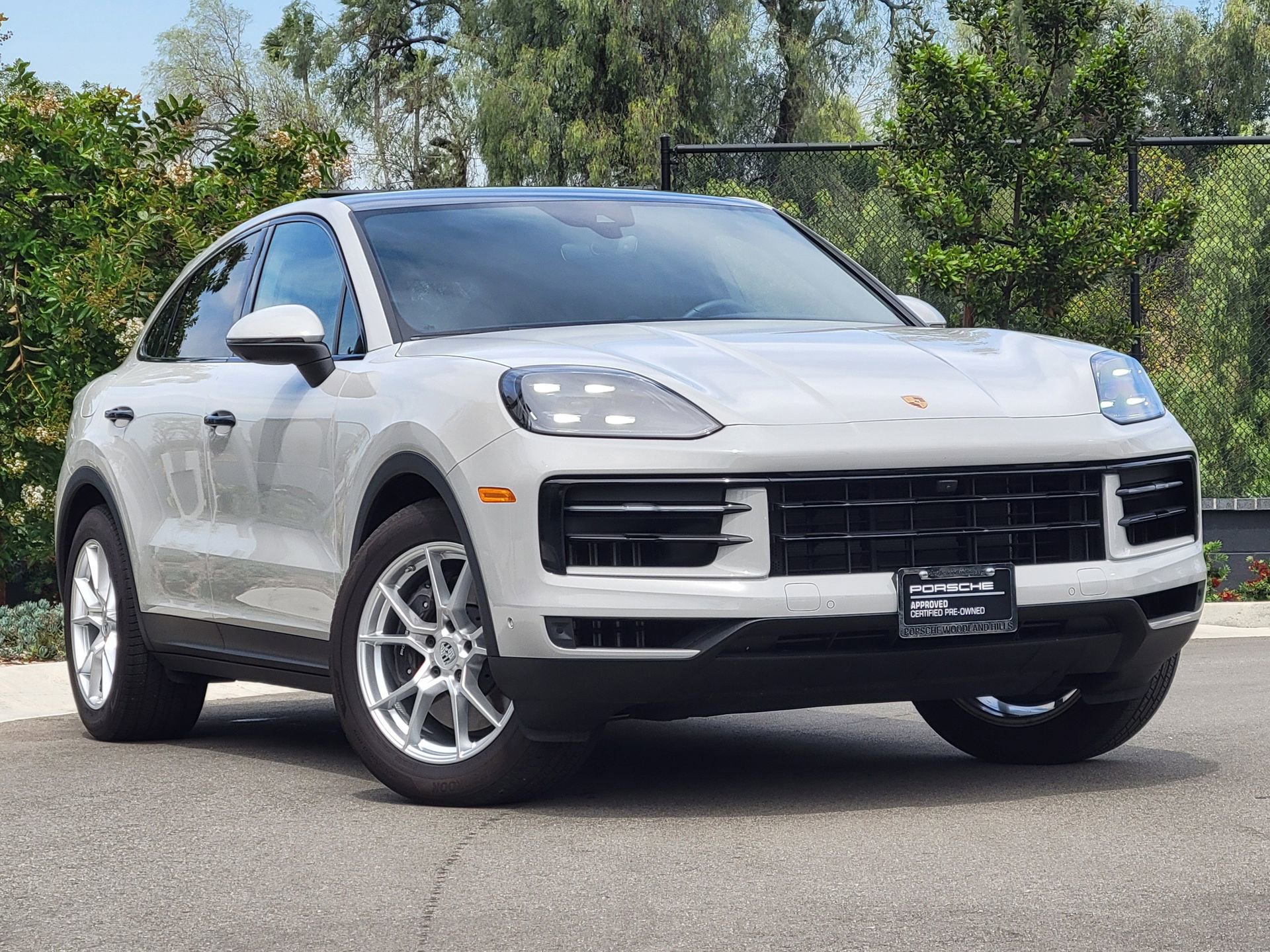 Used 2025 Porsche Cayenne Coupe AWD/4WD image 9