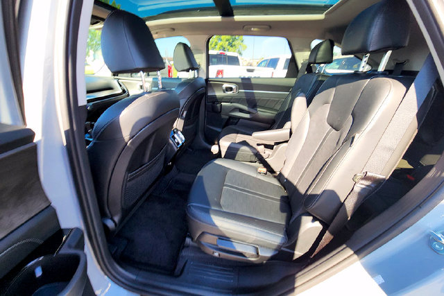 Used 2025 Kia Sorento SX AWD/4WD image 25