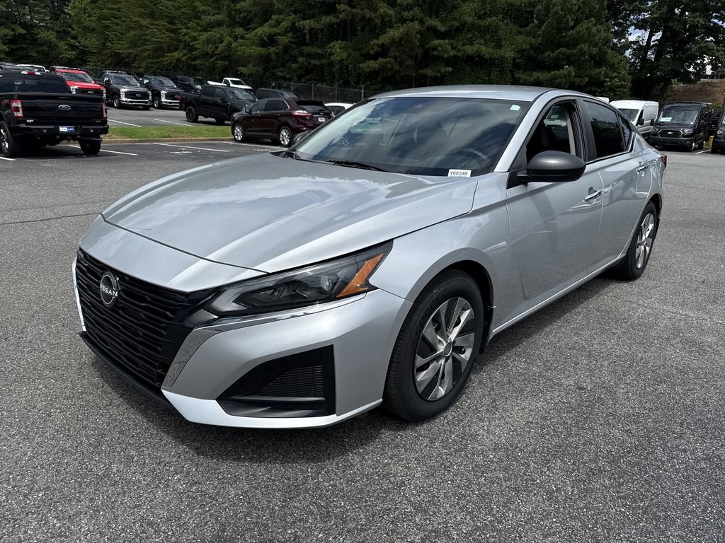 Used 2024 Nissan Altima 2.5 S FWD image 3
