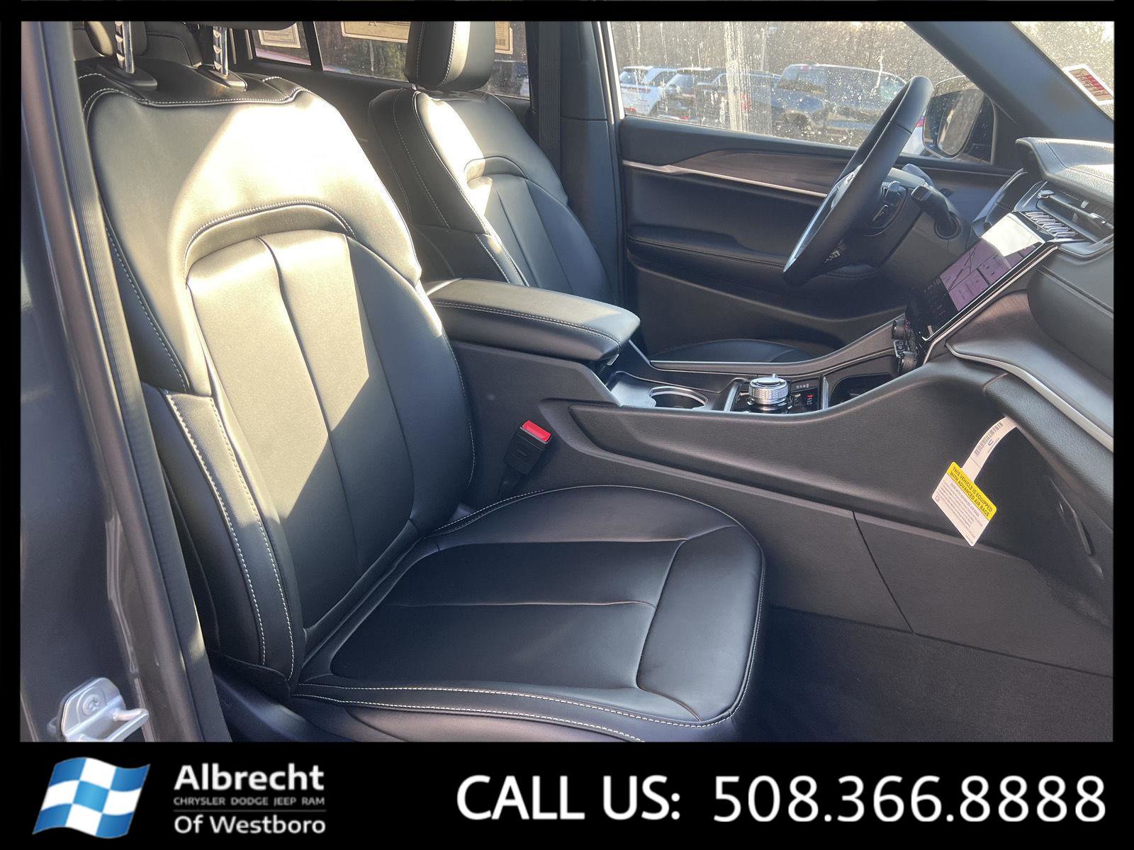 New 2025 Jeep Grand Cherokee Limited w/ Trailer Tow Package image 16