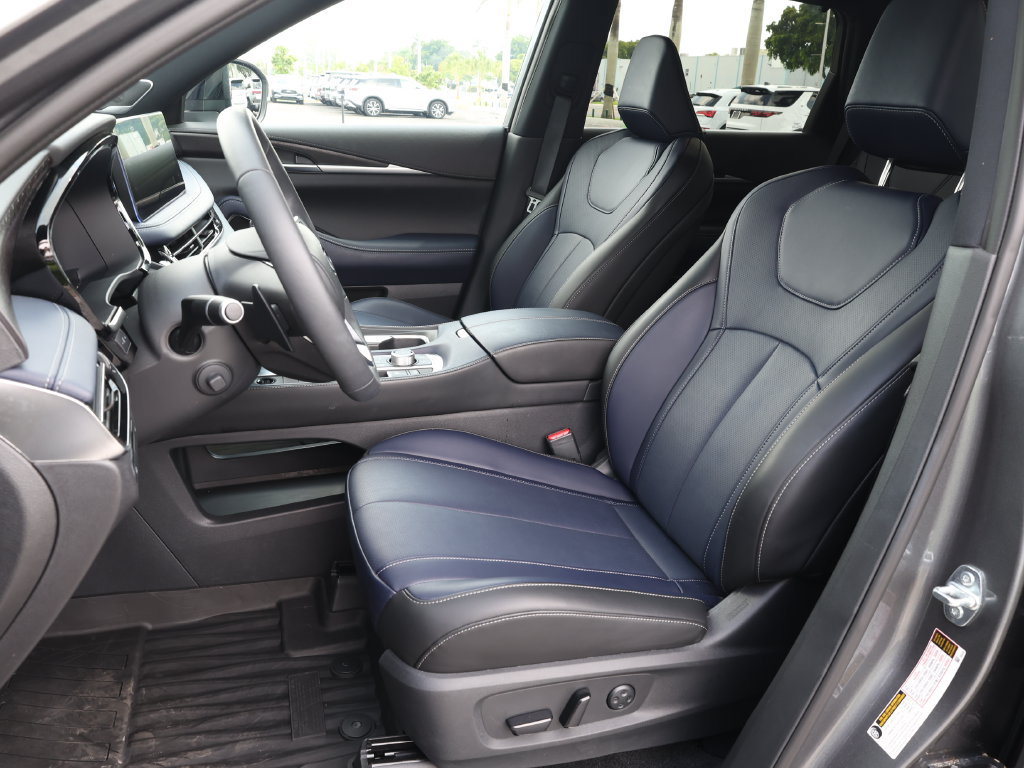 Certified 2026 INFINITI QX60 Sport w/ Dark Cargo Package AWD/4WD image 16