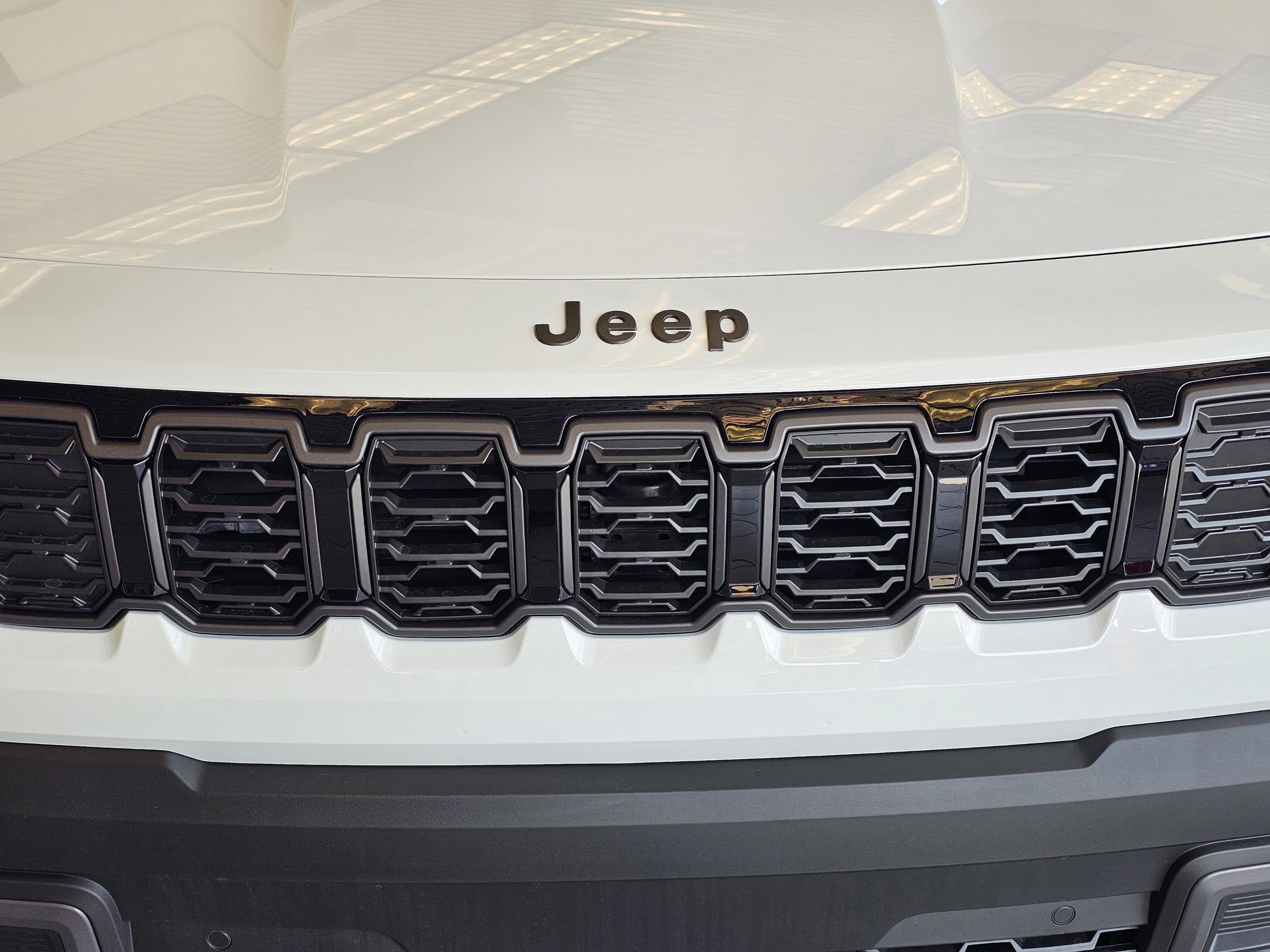 New 2026 Jeep Cherokee Overland image 3