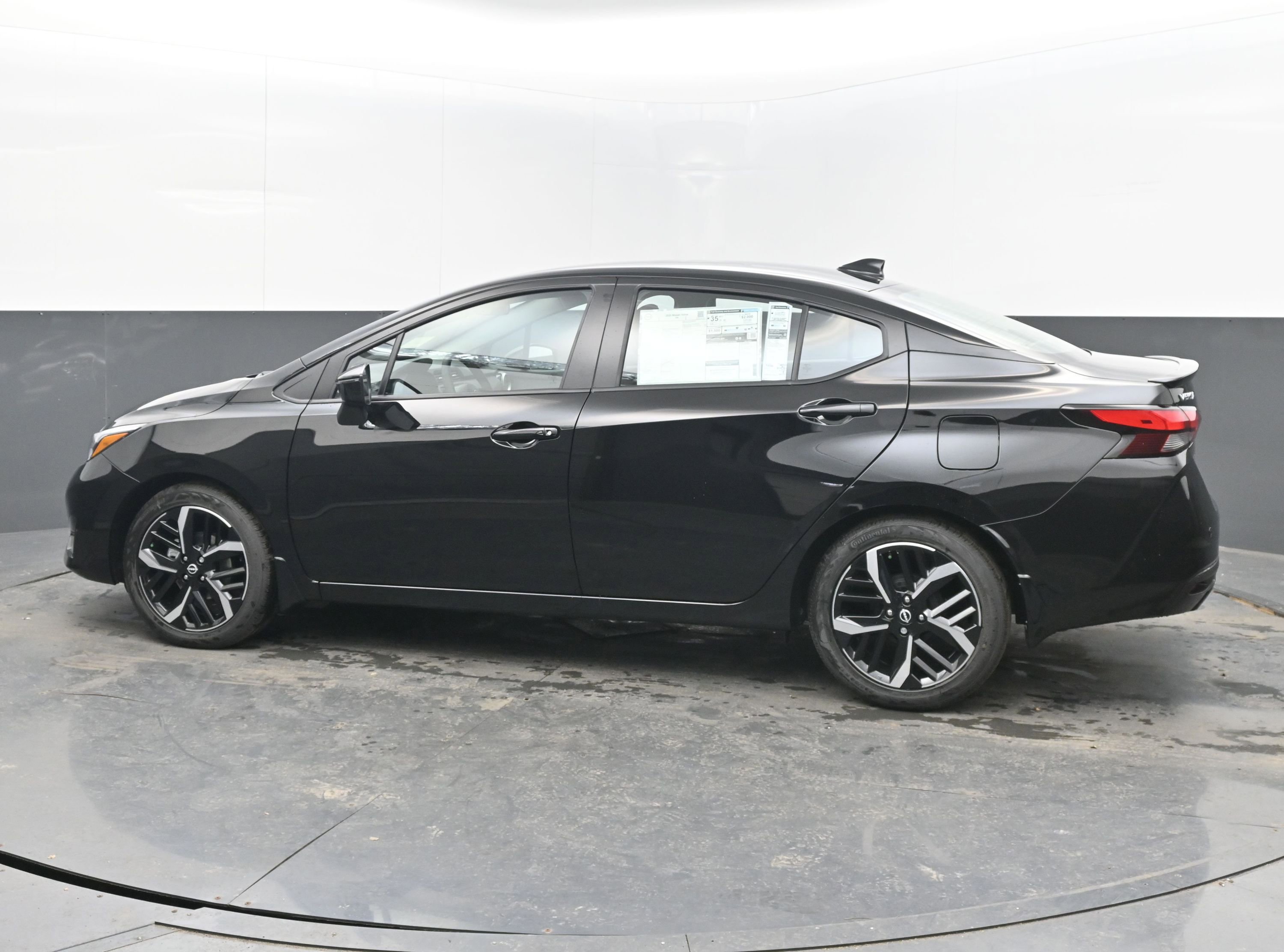 New 2025 Nissan Versa SR image 5