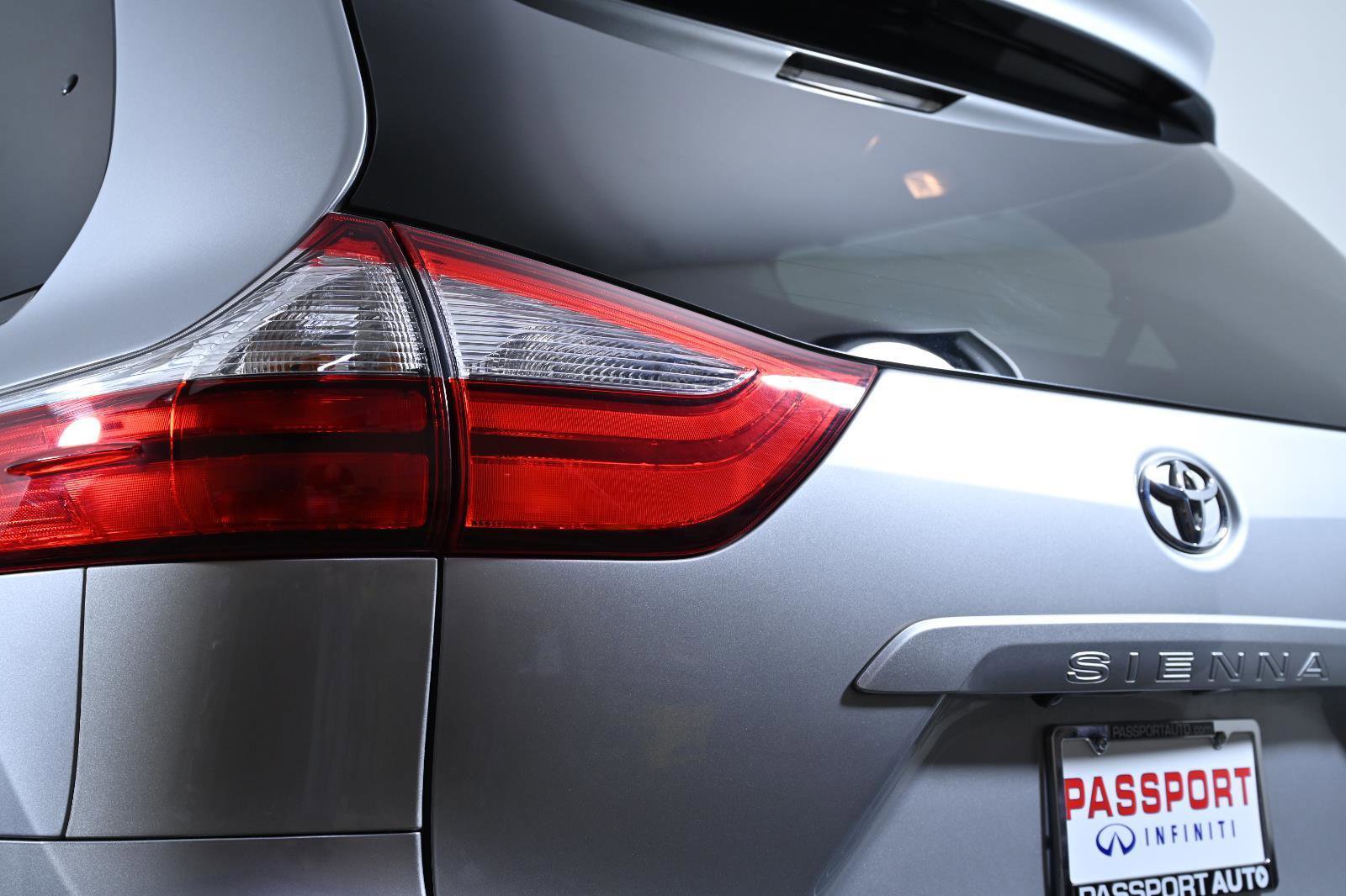 Used 2017 Toyota Sienna XLE image 8