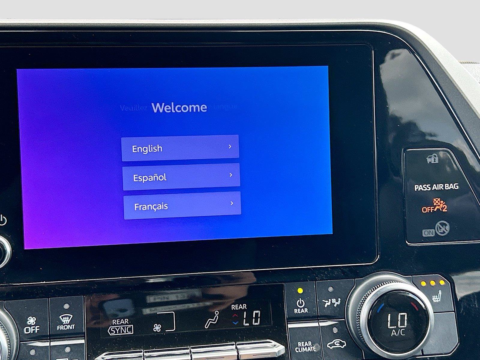 Used 2024 Toyota Highlander XLE FWD image 32