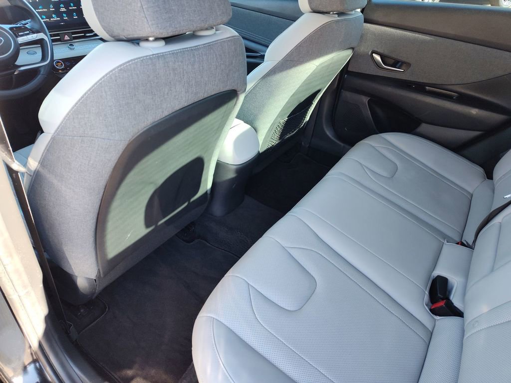 Used 2023 Hyundai Elantra Limited w/ Cargo Package image 18