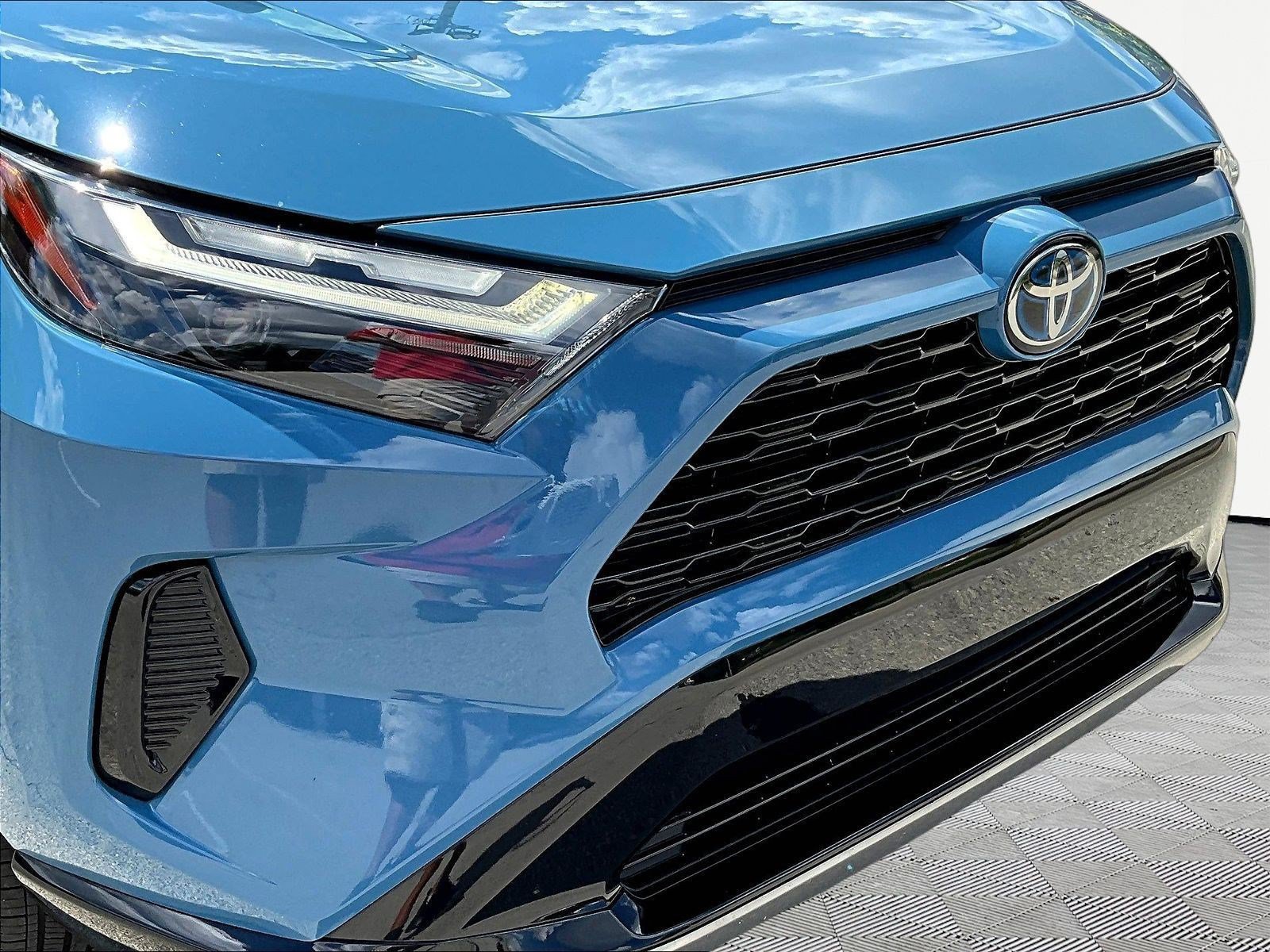 Used 2022 Toyota RAV4 SE AWD/4WD image 32