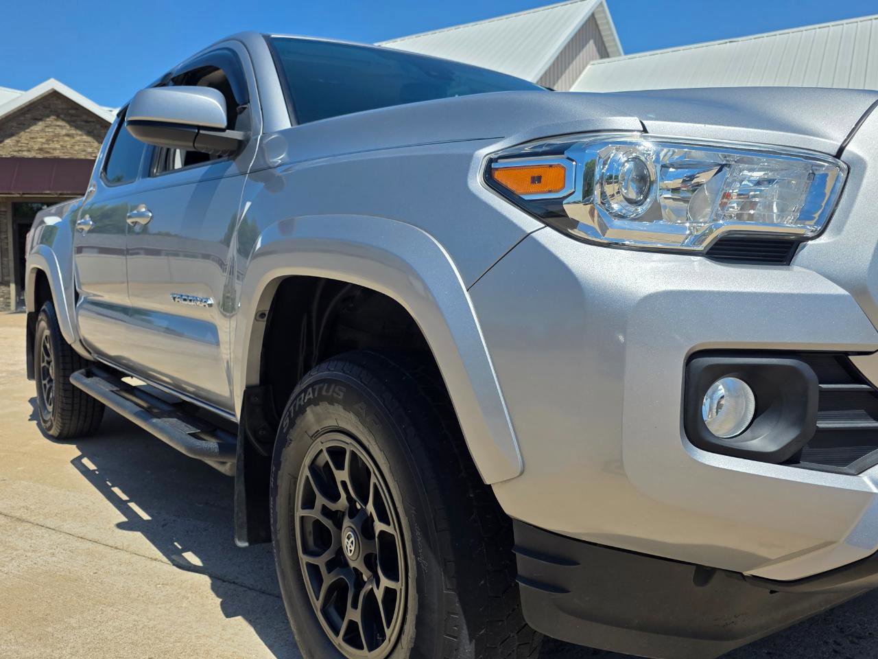 Used 2019 Toyota Tacoma SR5 AWD/4WD image 25