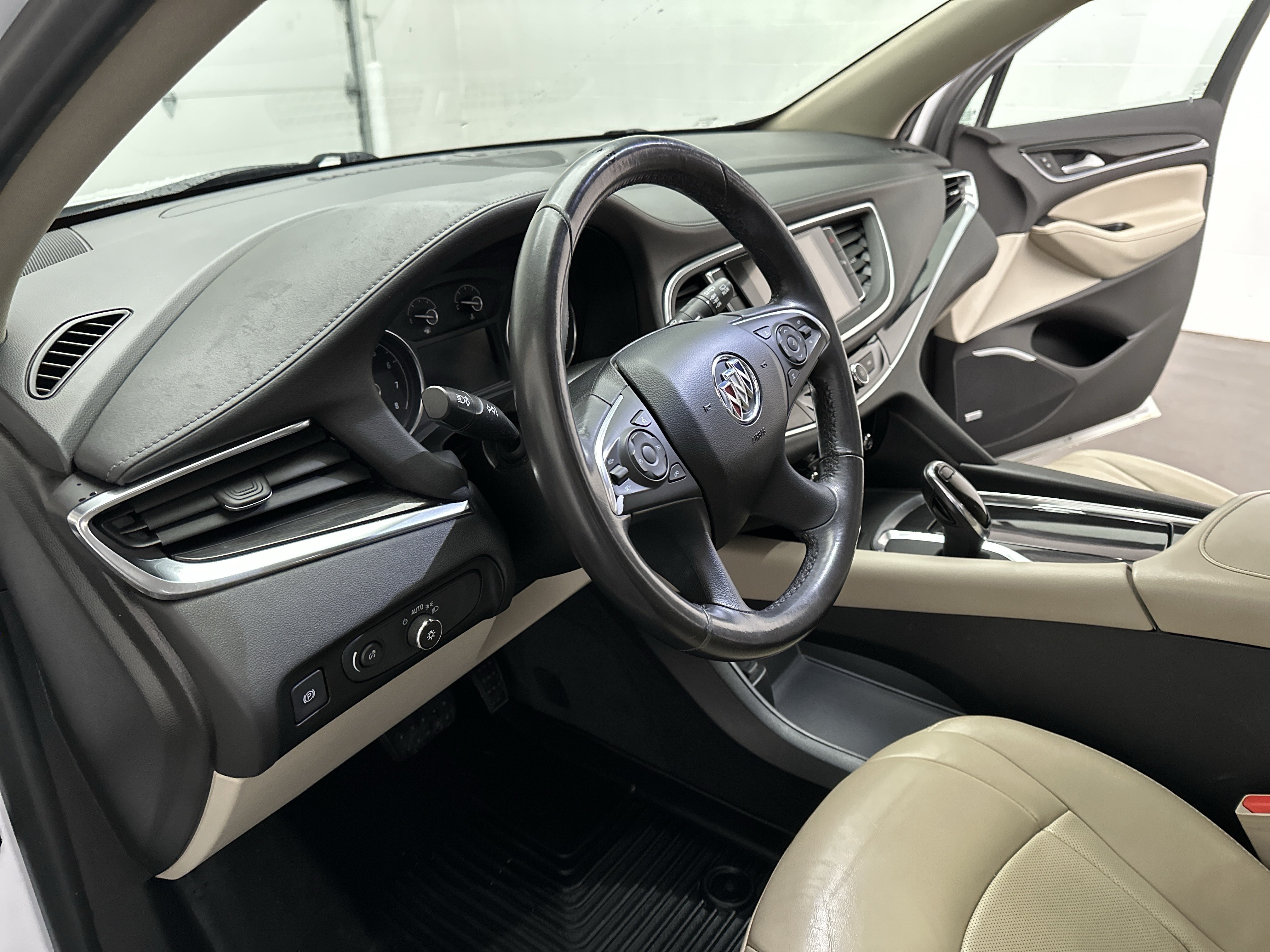 Used 2020 Buick Enclave Essence w/ Sound and Sites Package FWD image 16