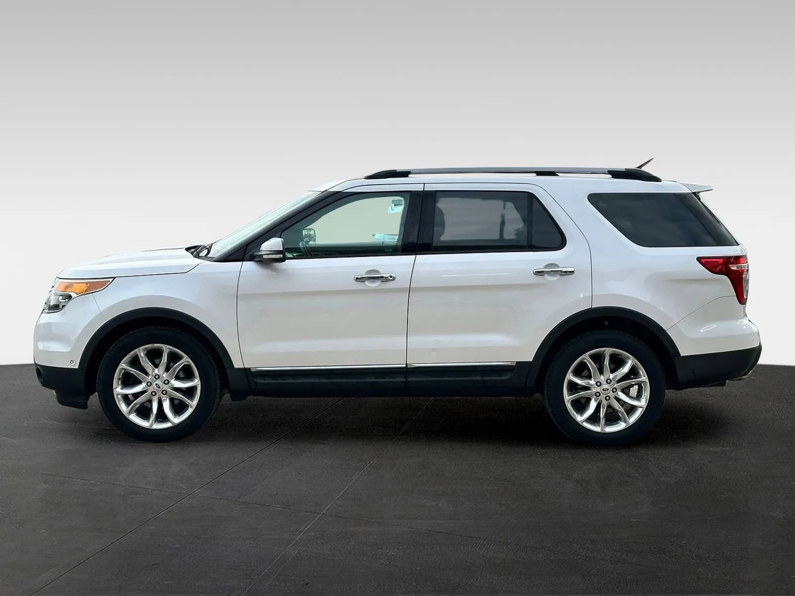 Used 2015 Ford Explorer Limited w/ Equipment Group 302A AWD/4WD image 4