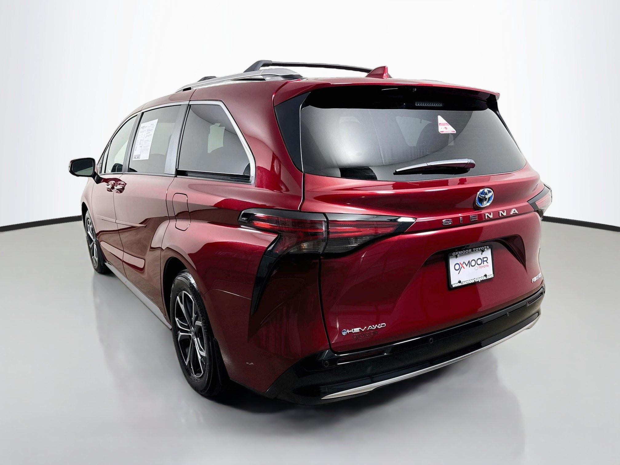 Used 2025 Toyota Sienna Platinum AWD/4WD image 5