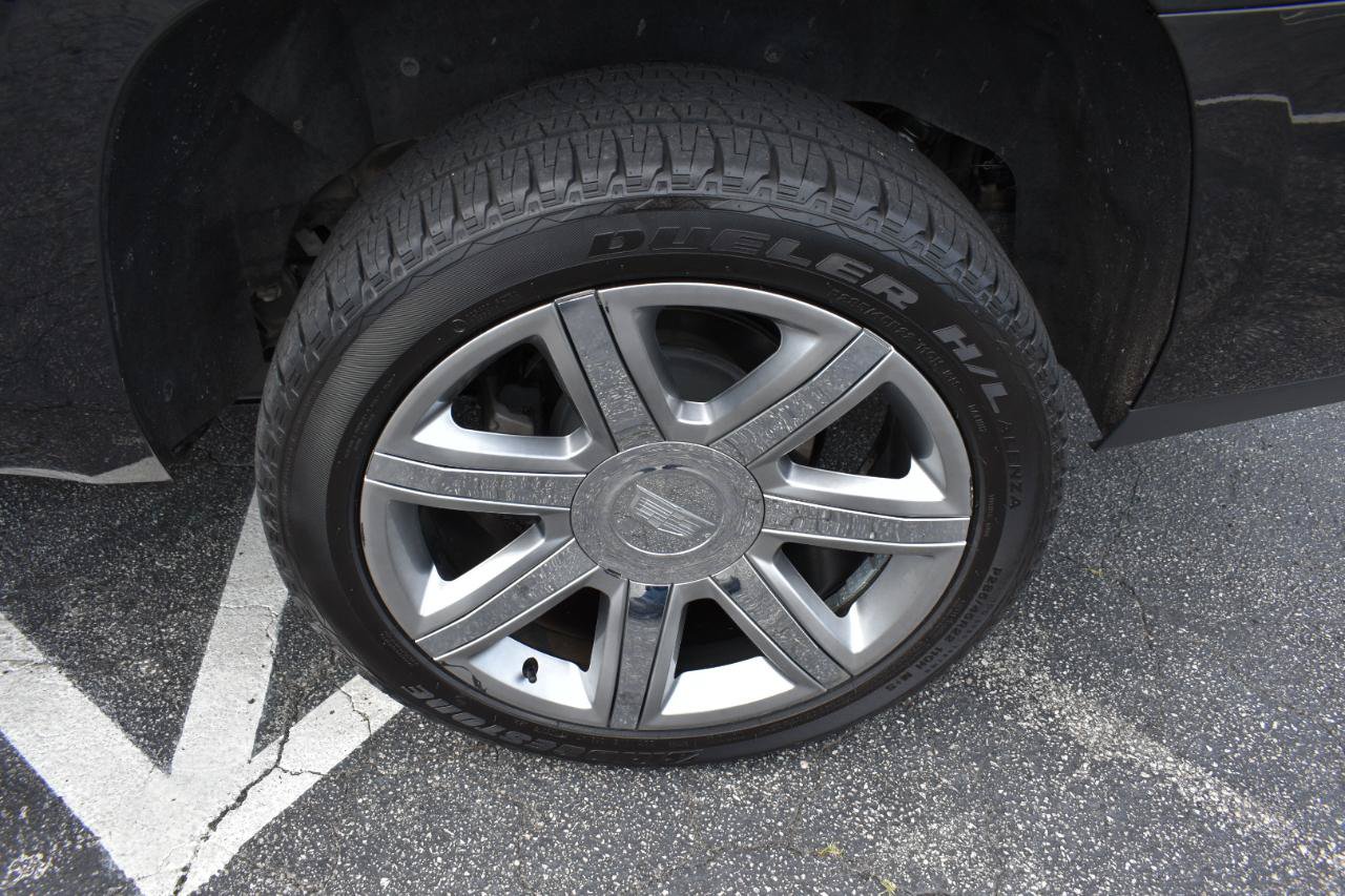 Used 2019 Cadillac Escalade Premium Luxury RWD image 34