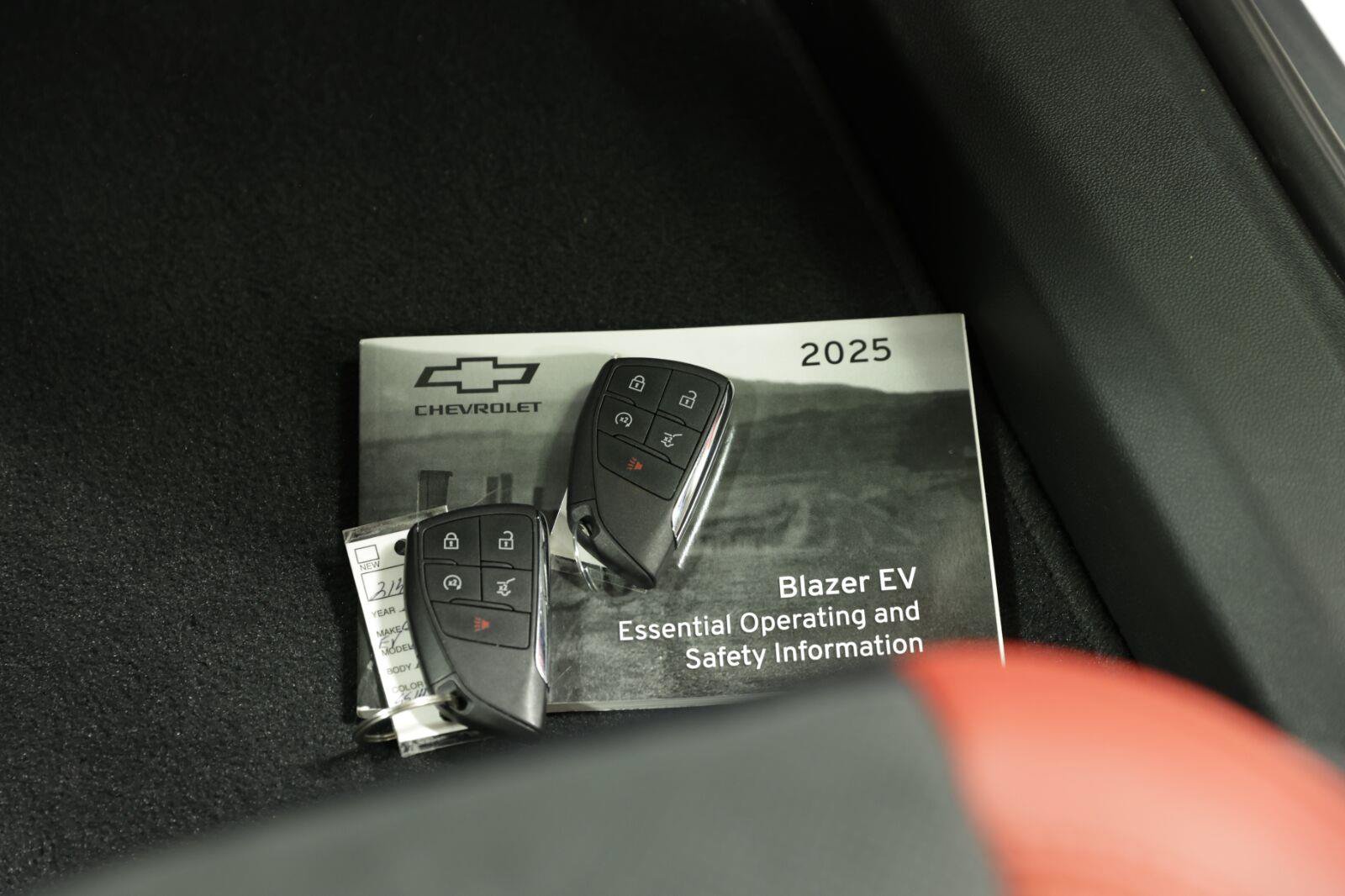 Certified 2025 Chevrolet Blazer EV RS AWD/4WD image 25