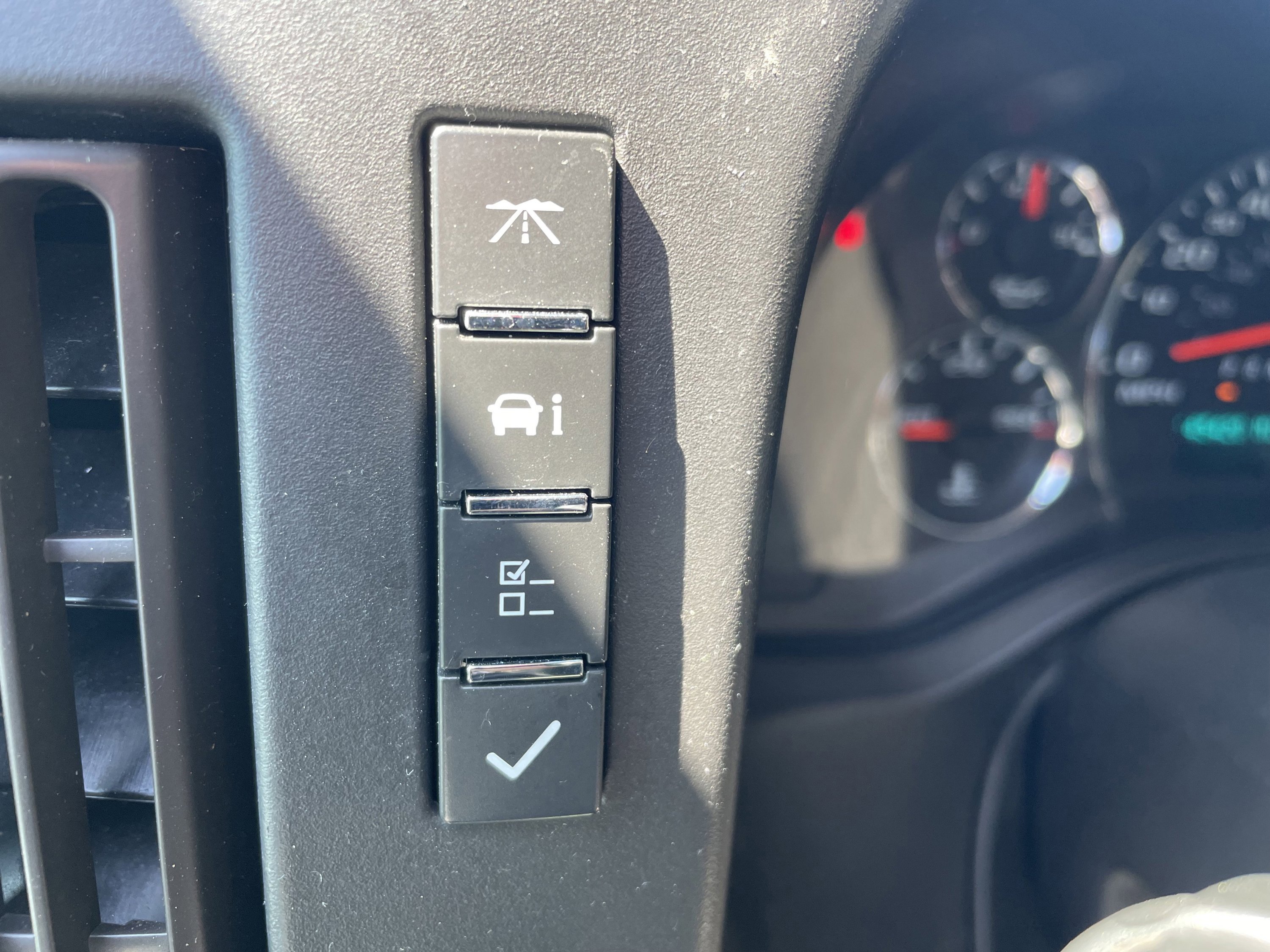 Used 2018 Chevrolet Express 2500 w/ Driver Convenience Package image 14