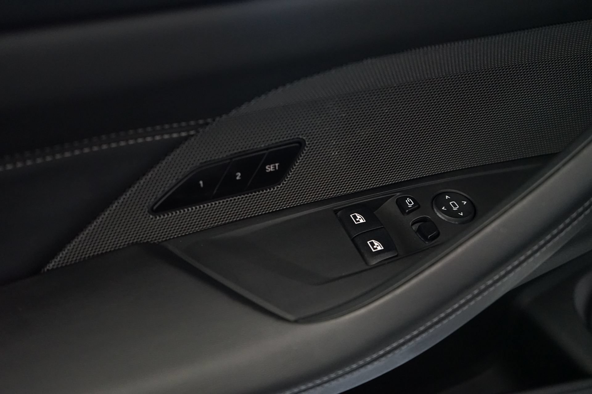 Used 2023 BMW M4 Competition w/ M Carbon Exterior Package RWD image 32
