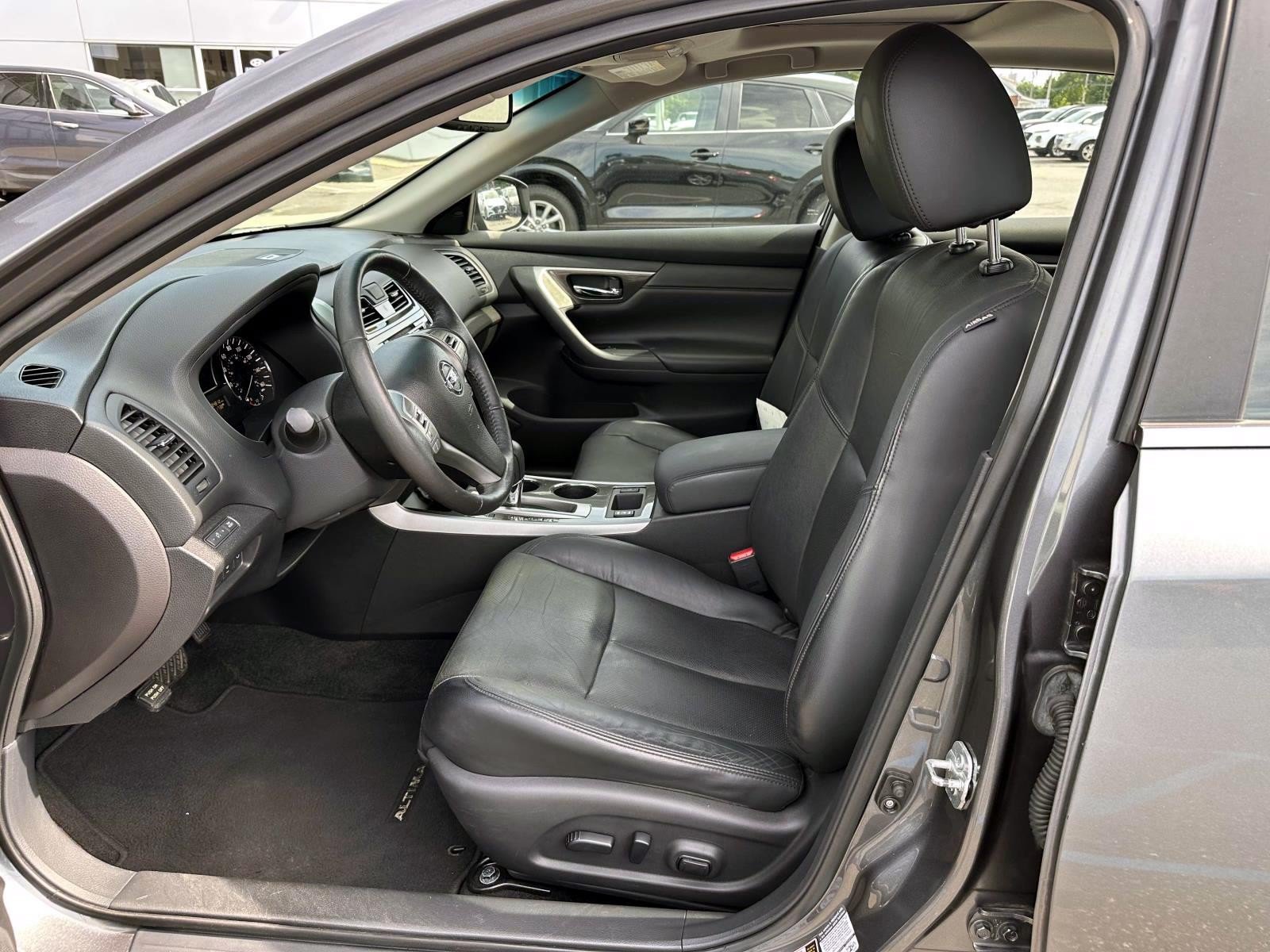 Used 2015 Nissan Altima 2.5 SL w/ Technology Package FWD image 11
