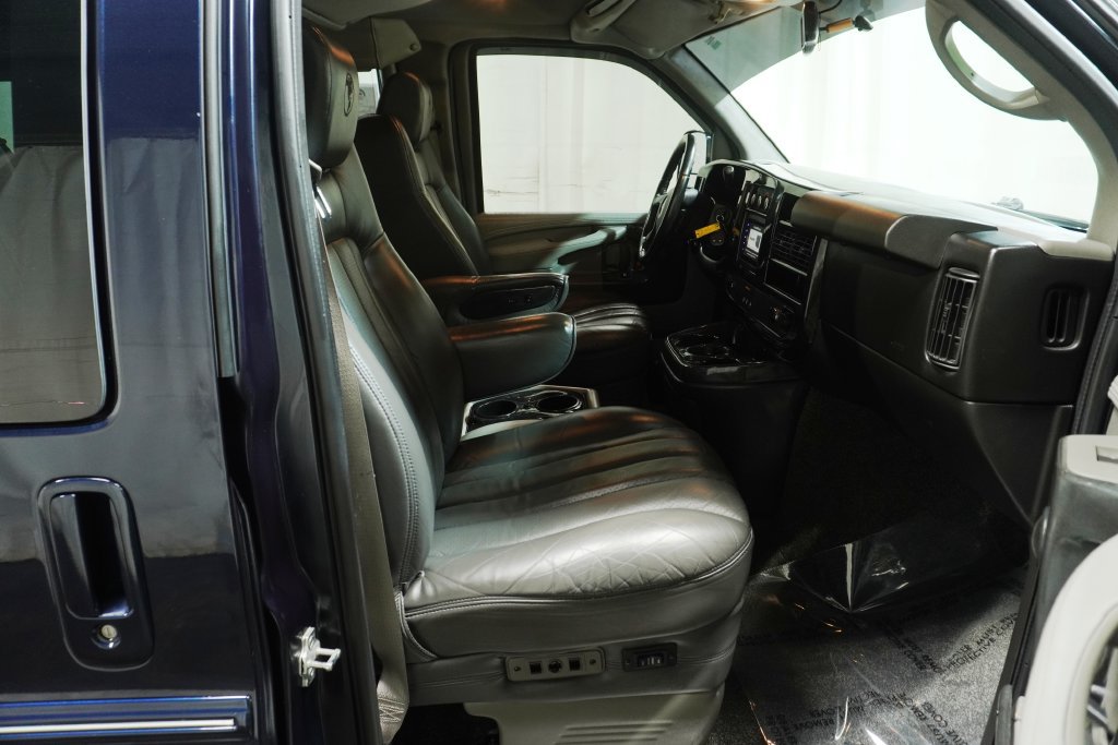 Used 2011 GMC Savana 1500 LT w/ LT Preferred Equipment Group AWD/4WD image 12