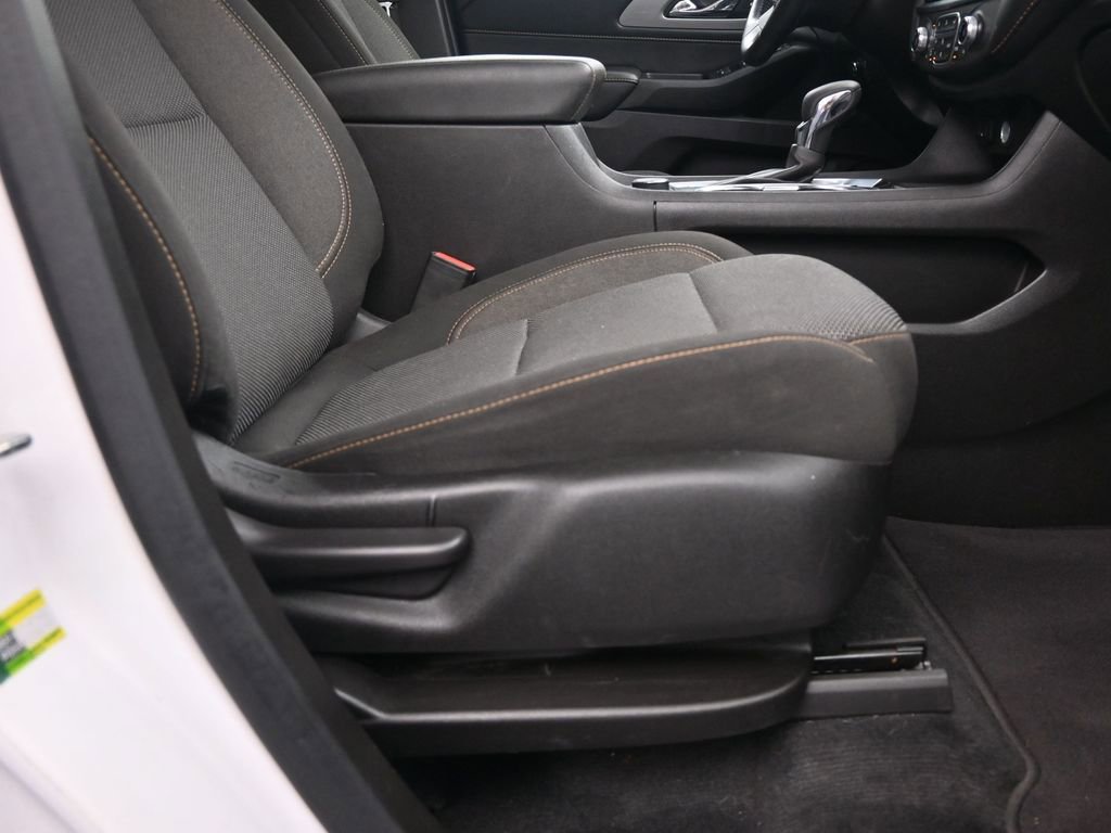 Used 2021 Chevrolet Traverse LT image 15