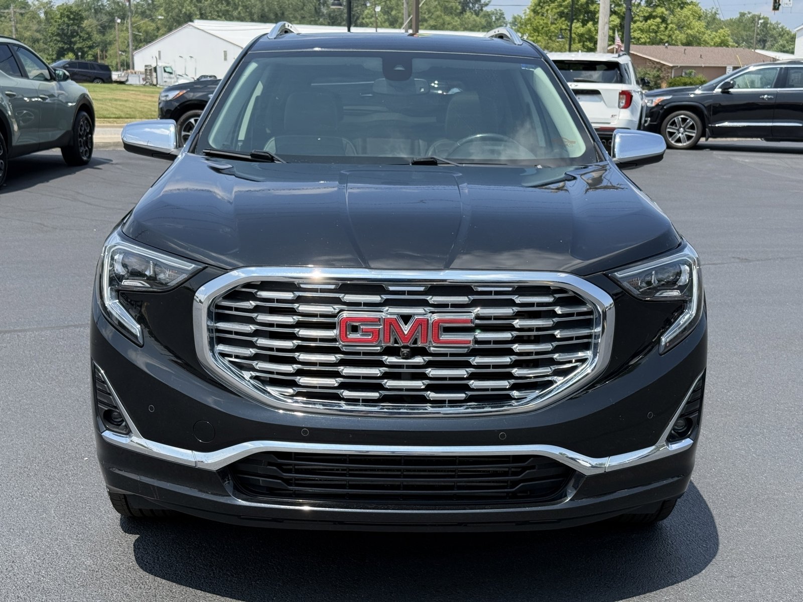 Used 2018 GMC Terrain Denali w/ Advanced Safety Package image 3