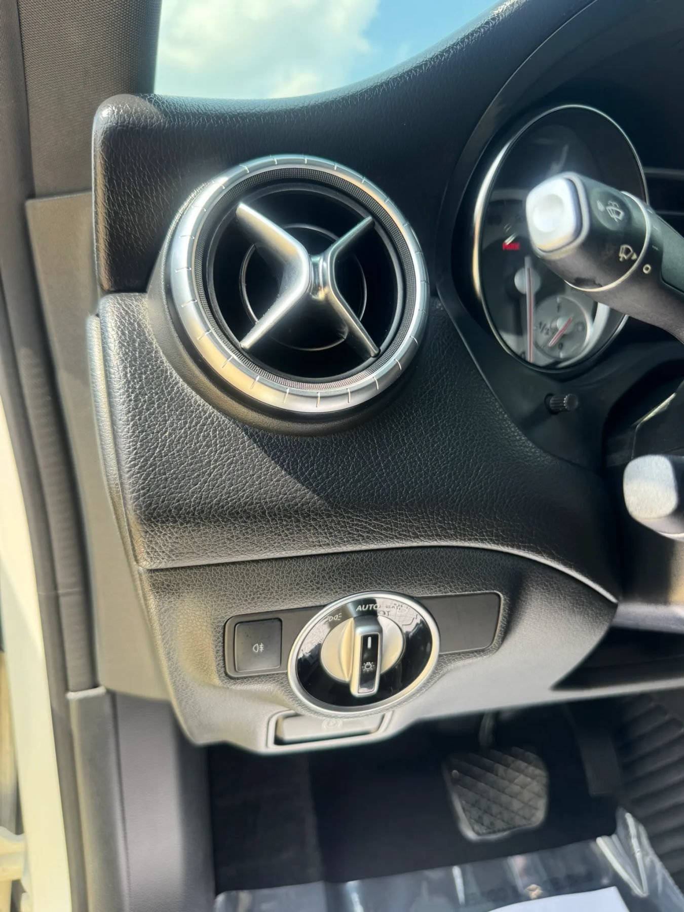 Used 2016 Mercedes-Benz CLA 250 image 27