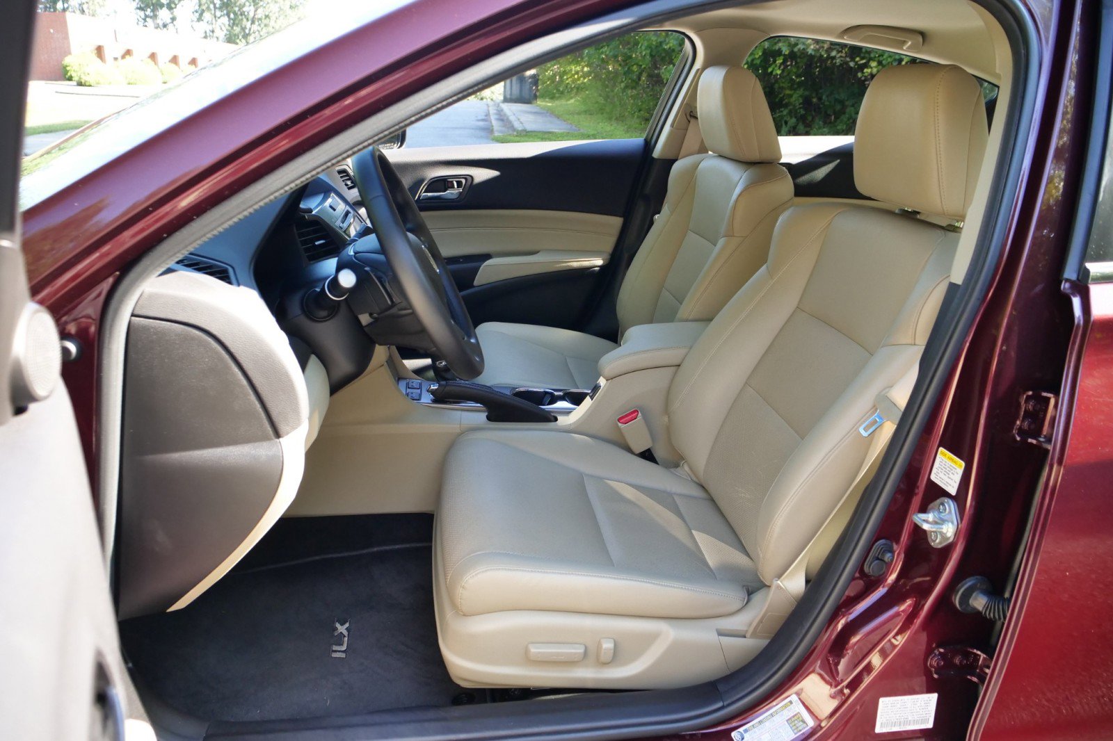 Used 2013 Acura ILX 2.0L / Tech Package / Heated S image 15