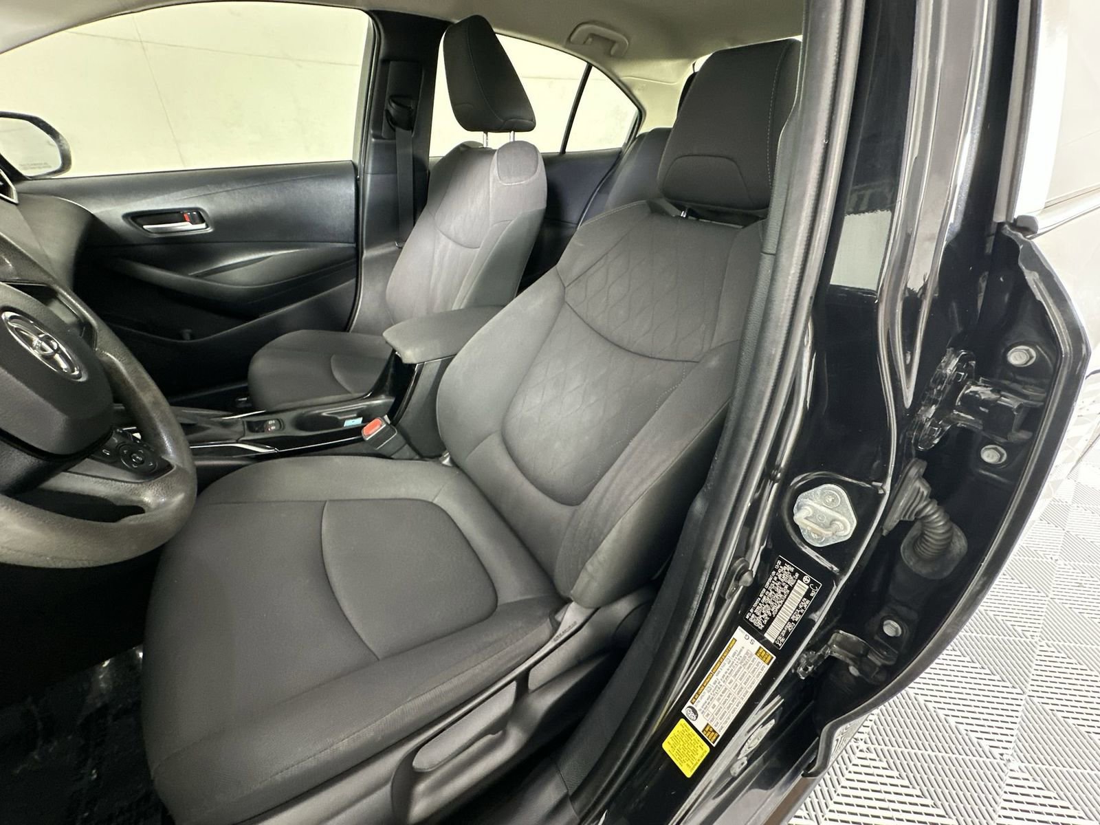 Used 2021 Toyota Corolla LE w/ LE Convenience Package FWD image 11