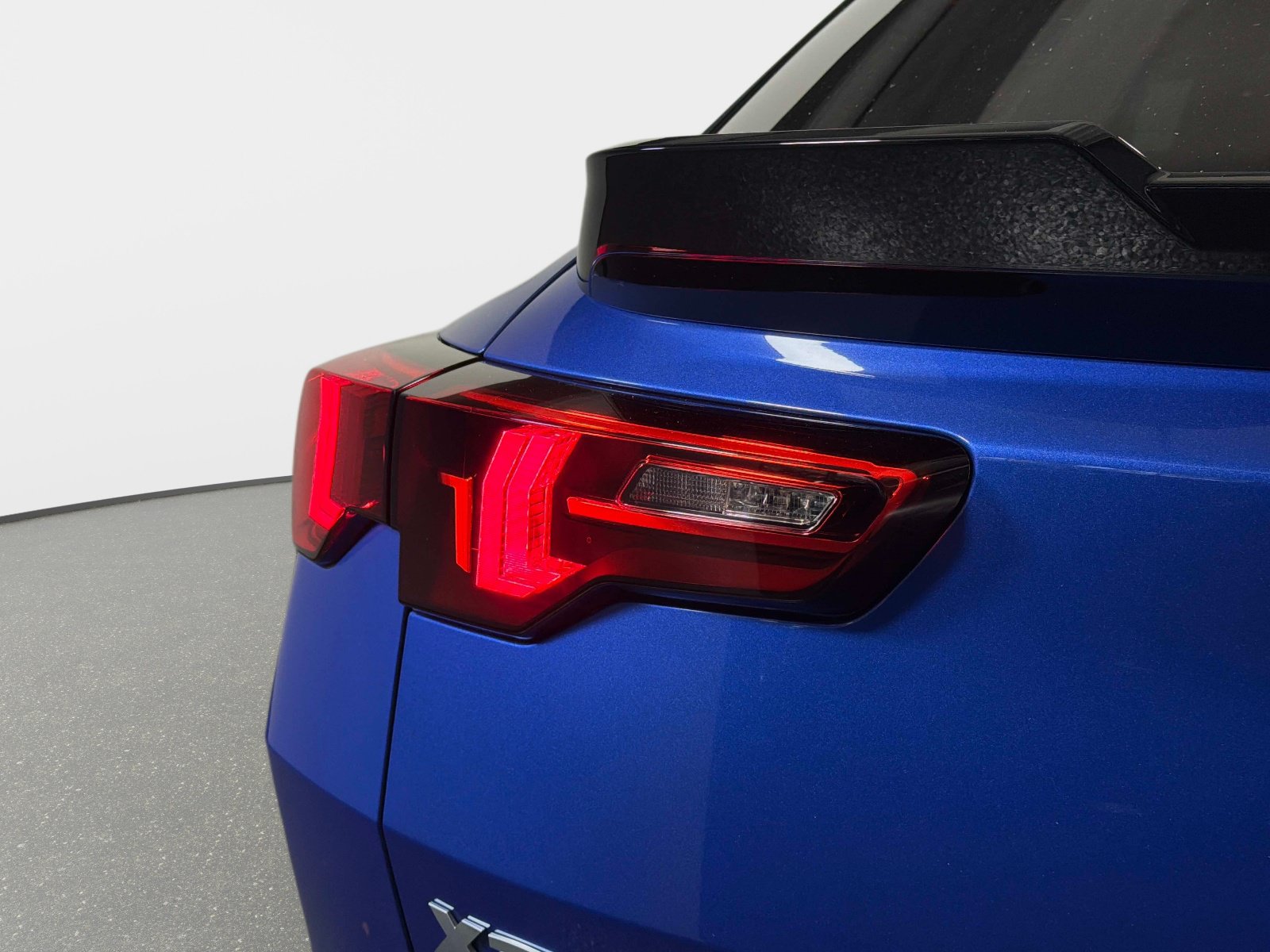 Used 2025 BMW X2 M35i AWD/4WD image 9