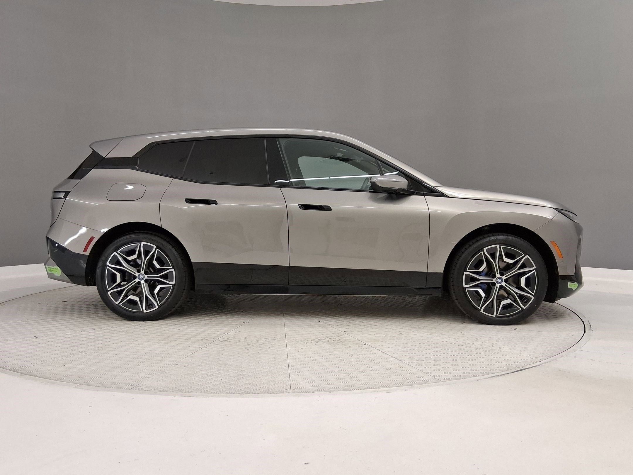 Used 2023 BMW iX xDrive50 w/ Sport Package image 6