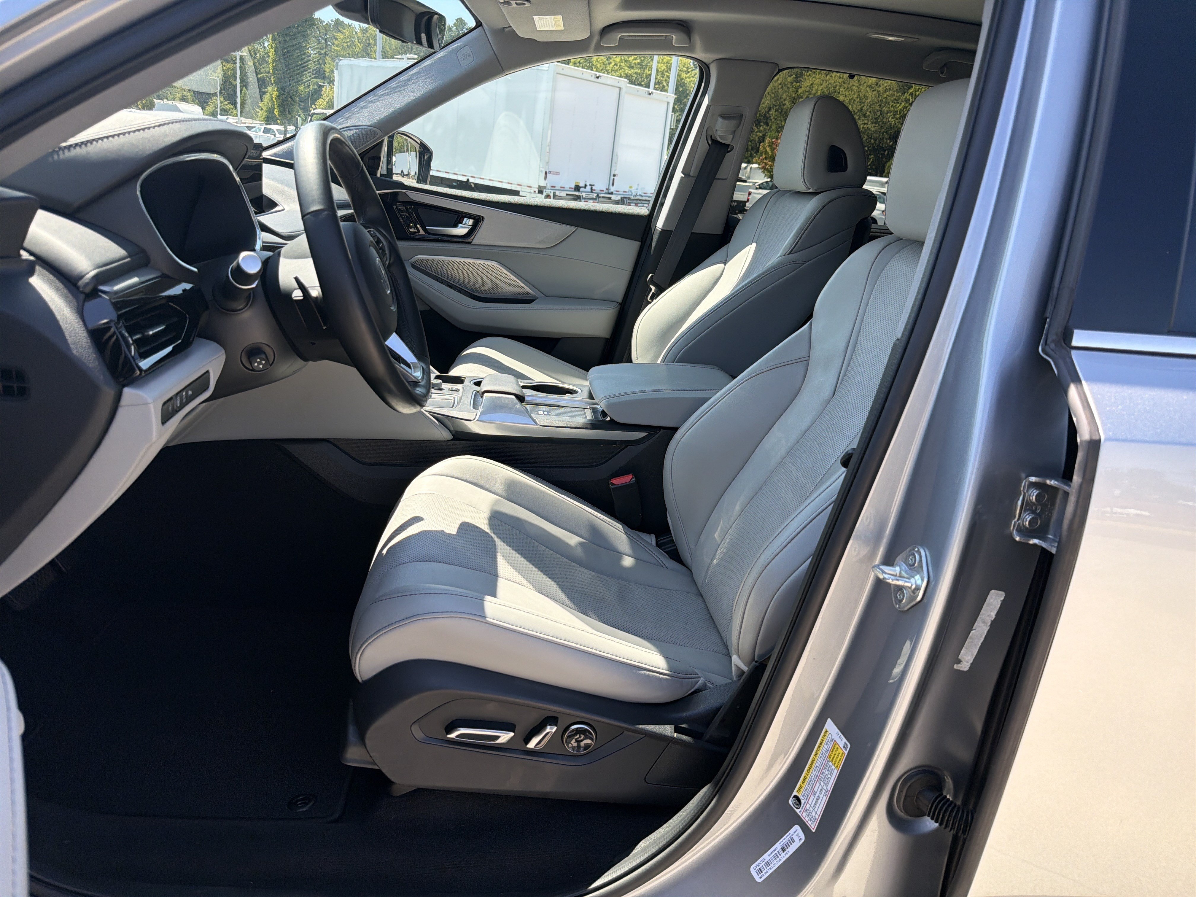 Certified 2024 Acura MDX w/ Technology Package FWD image 16