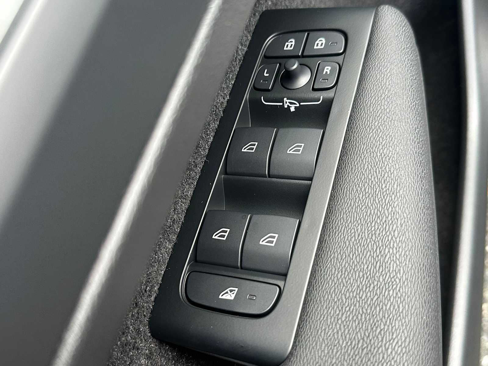 New 2026 Volvo XC40 B5 Plus w/ Climate Package image 21