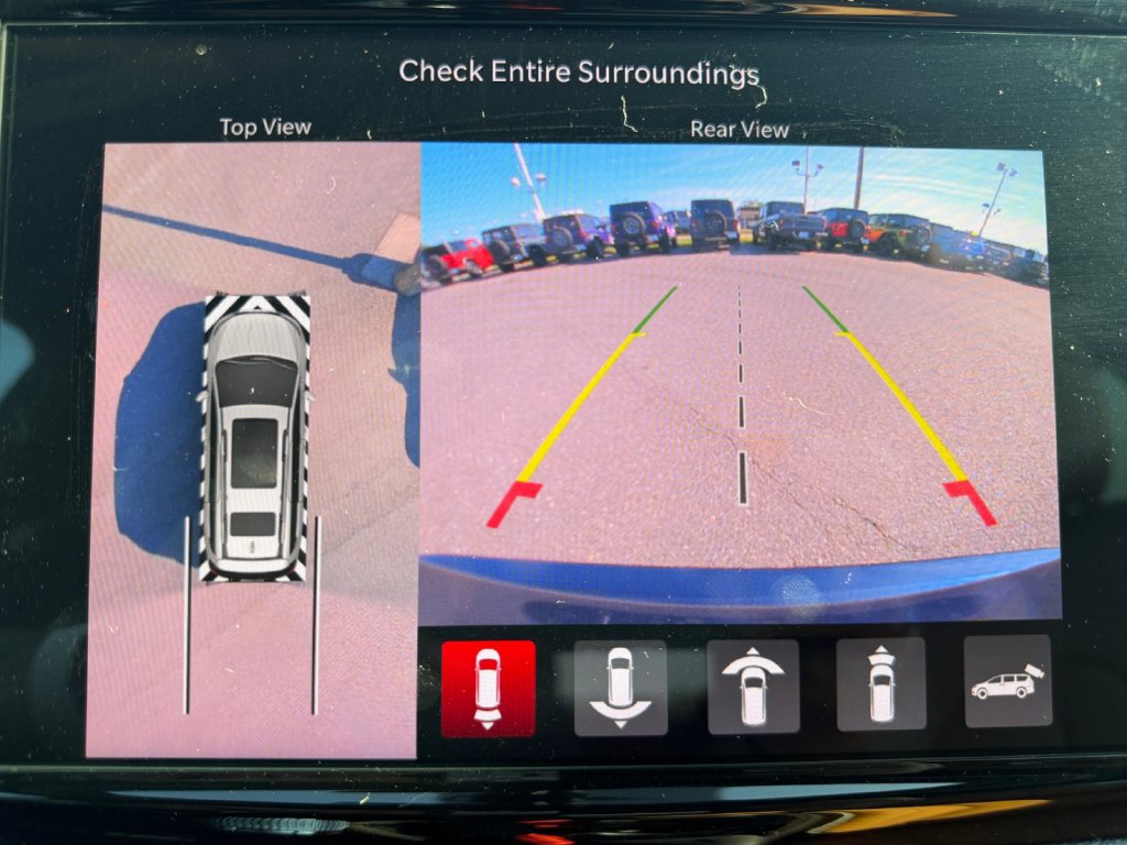 Used 2023 Chrysler Pacifica Pinnacle FWD image 20
