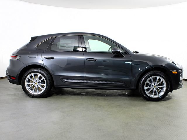Used 2025 Porsche Macan image 8