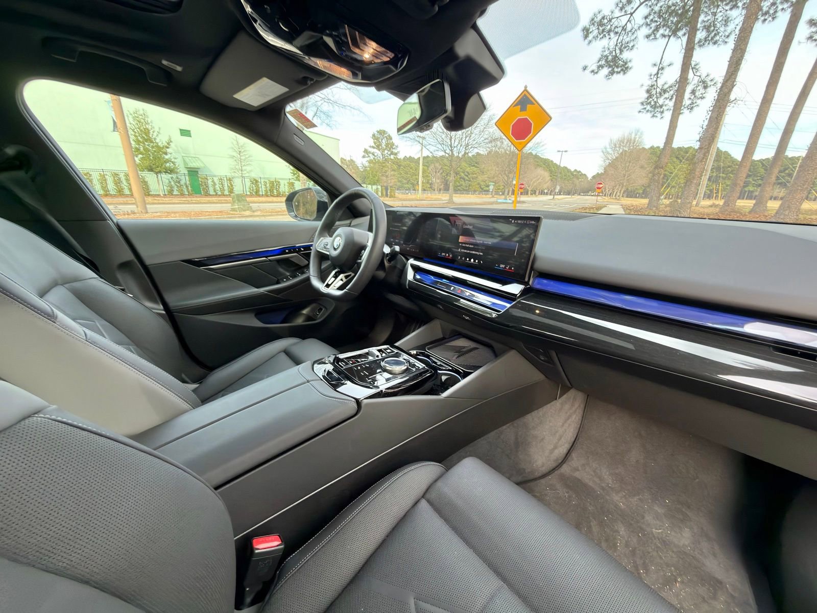 Certified 2025 BMW 540i xDrive w/ M Sport Package image 20