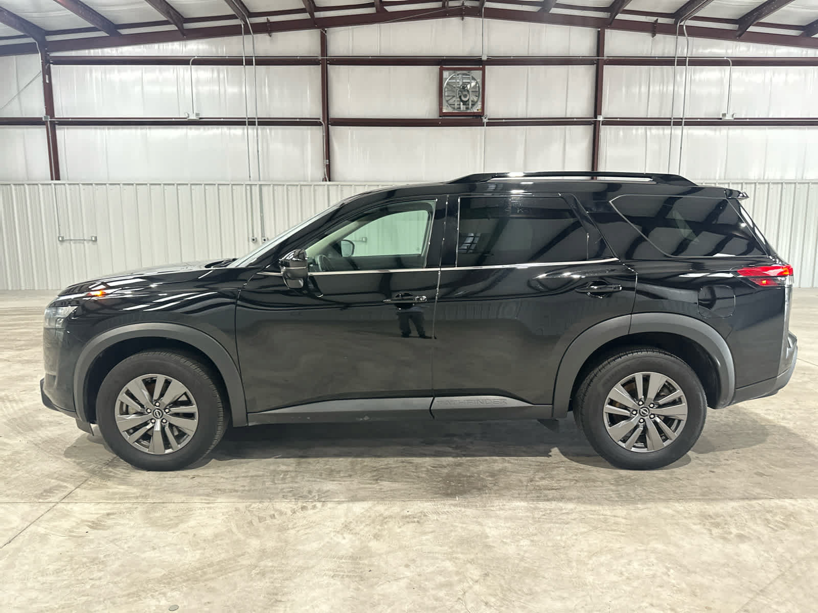 Used 2025 Nissan Pathfinder SV AWD/4WD image 2