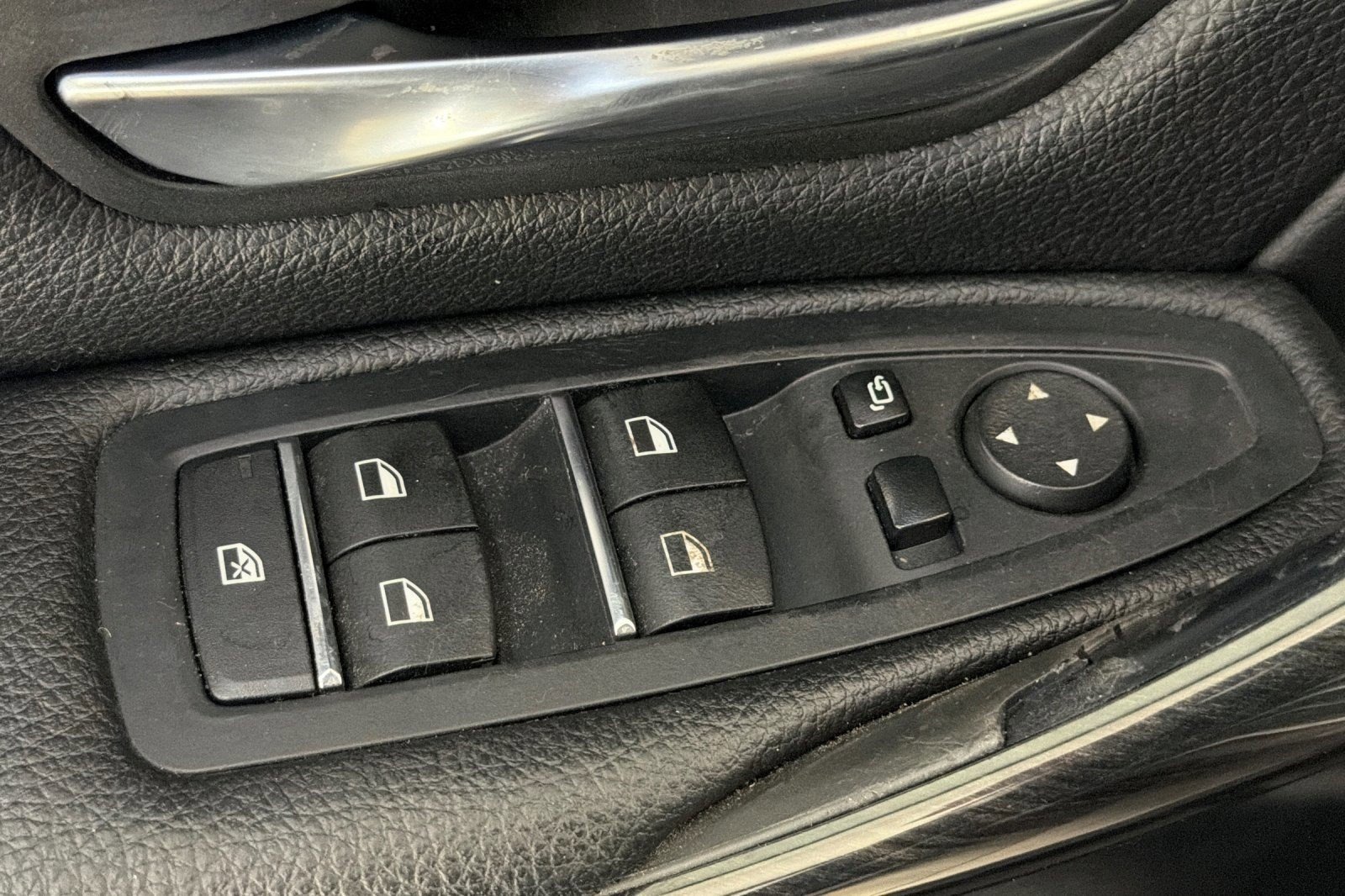 Used 2018 BMW 330i Sedan w/ Premium Package RWD image 13