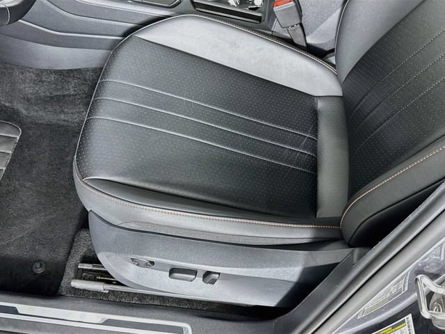 Used 2024 Volkswagen Tiguan SE FWD image 19