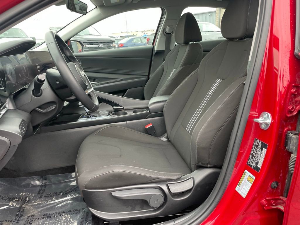 Used 2025 Hyundai Elantra SEL FWD image 7