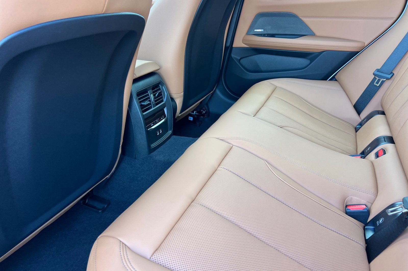 Used 2025 BMW i4 eDrive40 w/ Premium Package RWD image 19