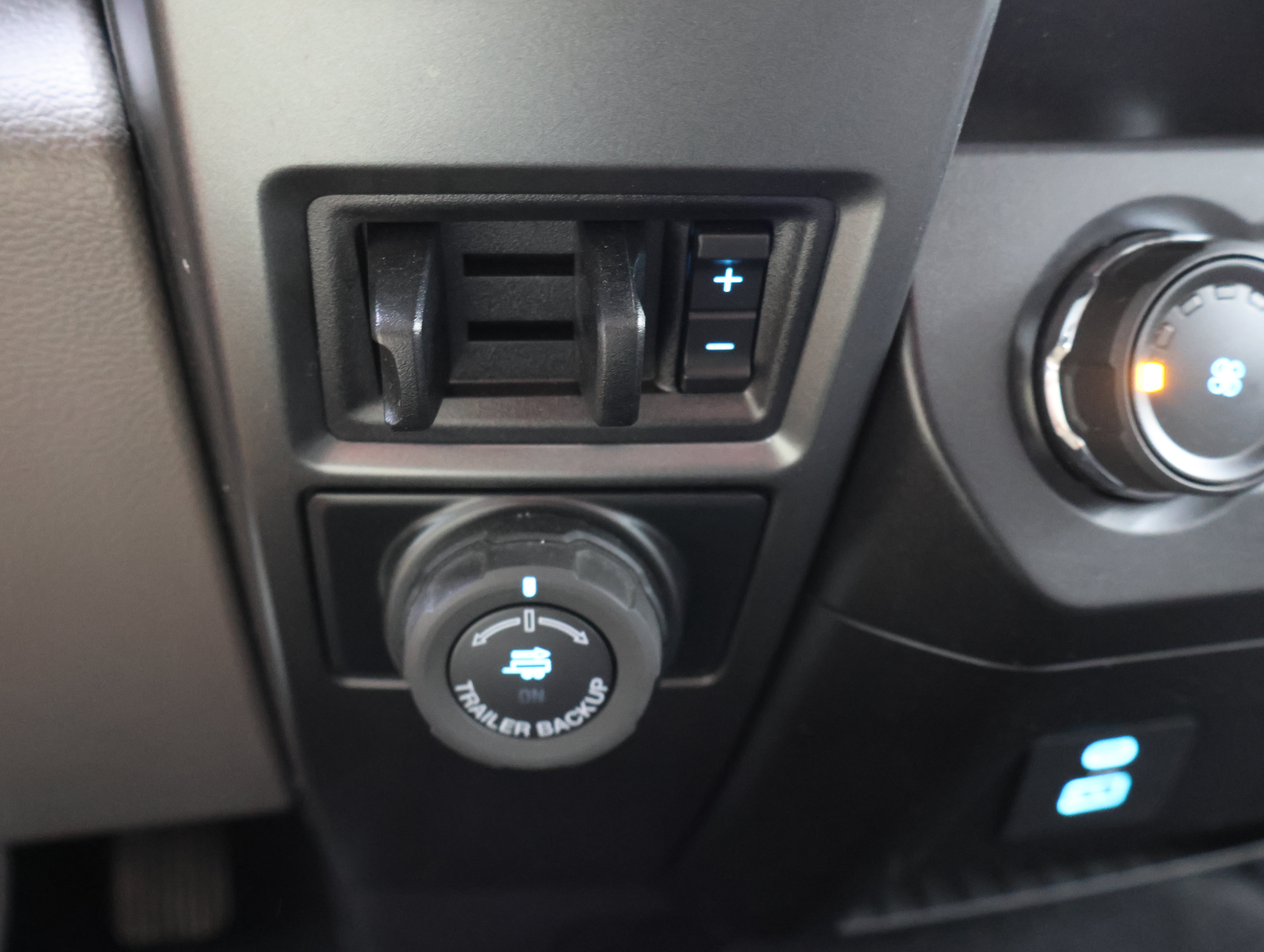 Used 2021 Ford F250 XLT w/ XLT Premium Package AWD/4WD image 45