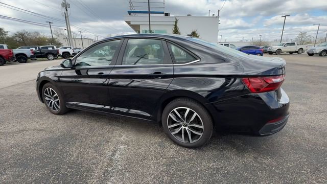 Used 2025 Volkswagen Jetta SE image 6