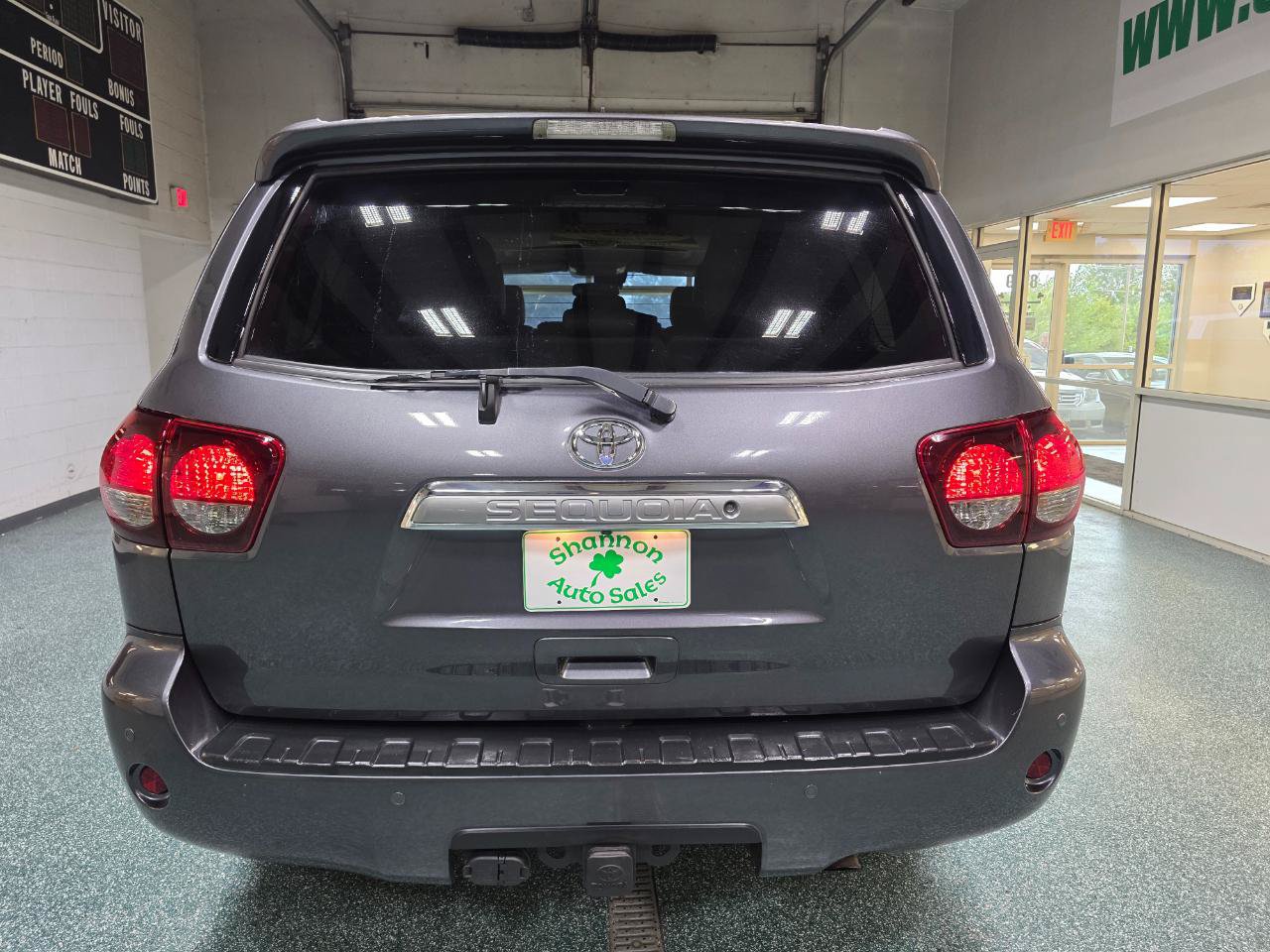 Used 2018 Toyota Sequoia Limited w/ Safety & Convenience Package AWD/4WD image 8
