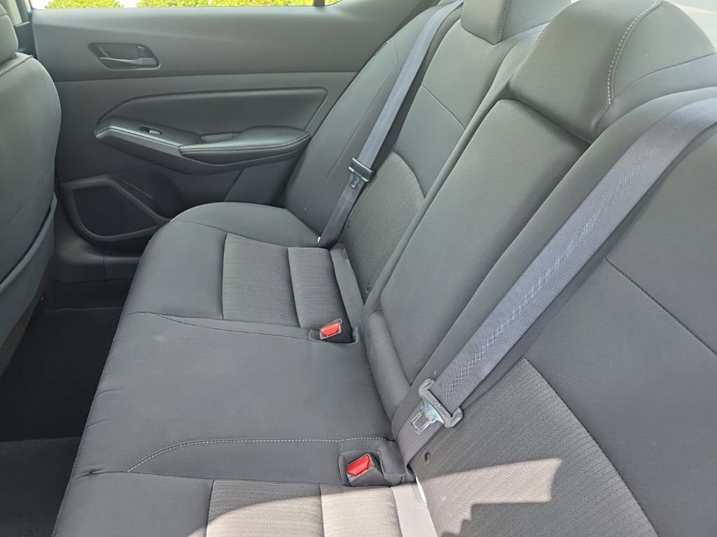 Used 2025 Nissan Altima 2.5 SV image 17