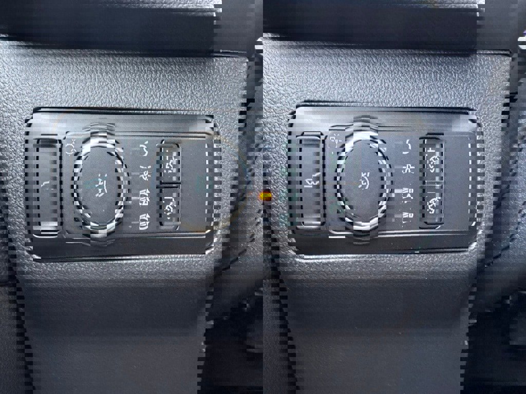 New 2025 Ford Escape ST-Line Select w/ Class II Trailer Tow Package image 32