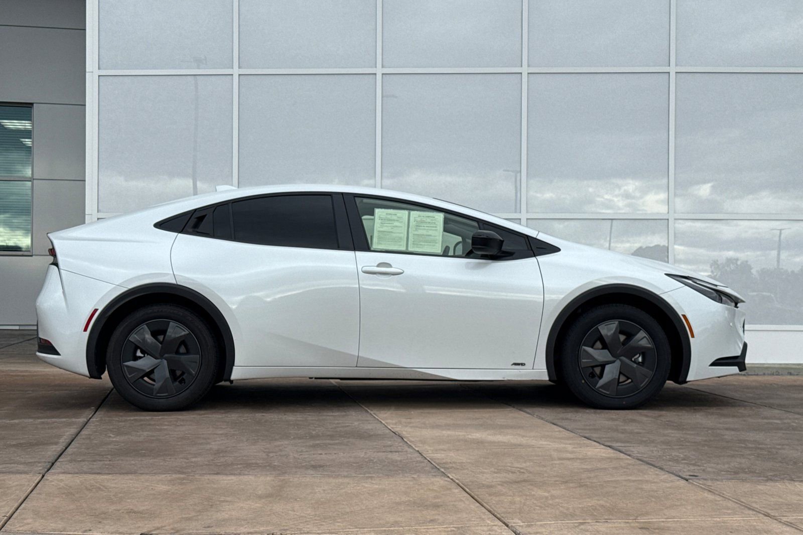 Used 2025 Toyota Prius LE image 3