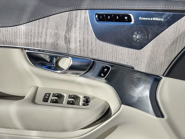 New 2025 Volvo XC90 B6 Ultra w/ Protection Package image 6