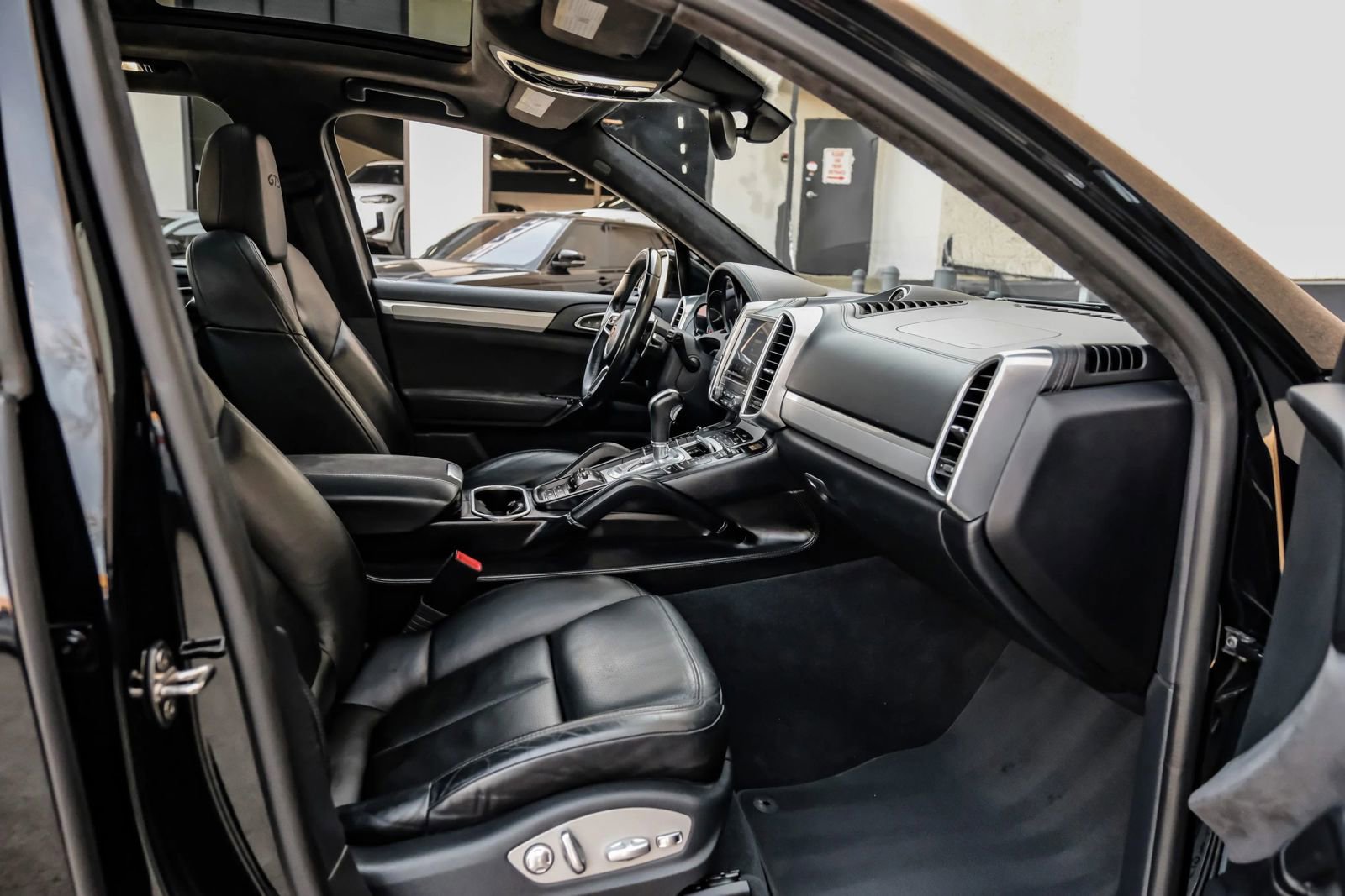 Used 2018 Porsche Cayenne GTS w/ Premium Package Plus image 37