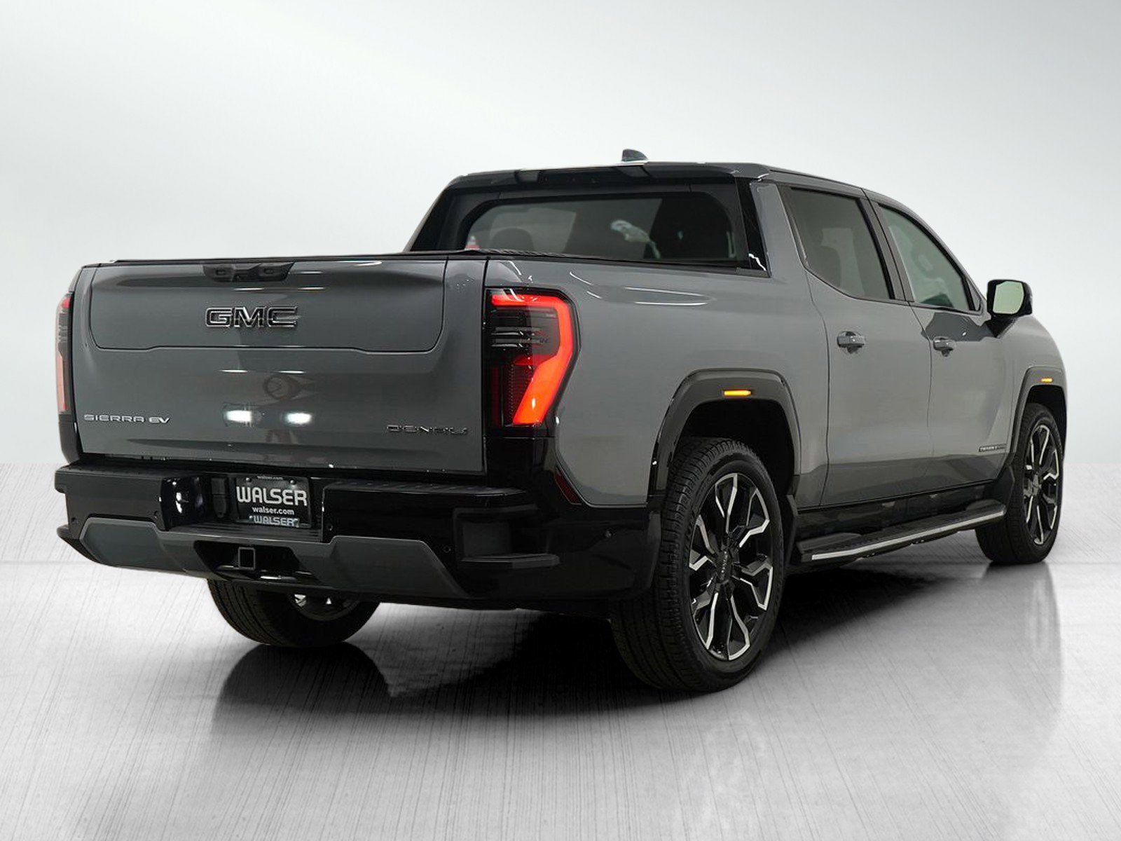 Used 2024 GMC Sierra EV Denali image 5