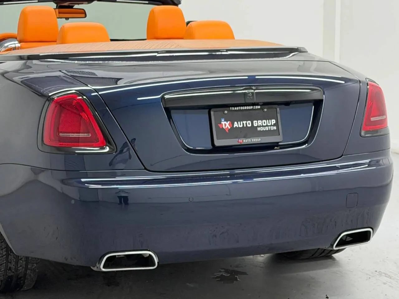 Used 2017 Rolls-Royce Dawn RWD image 37