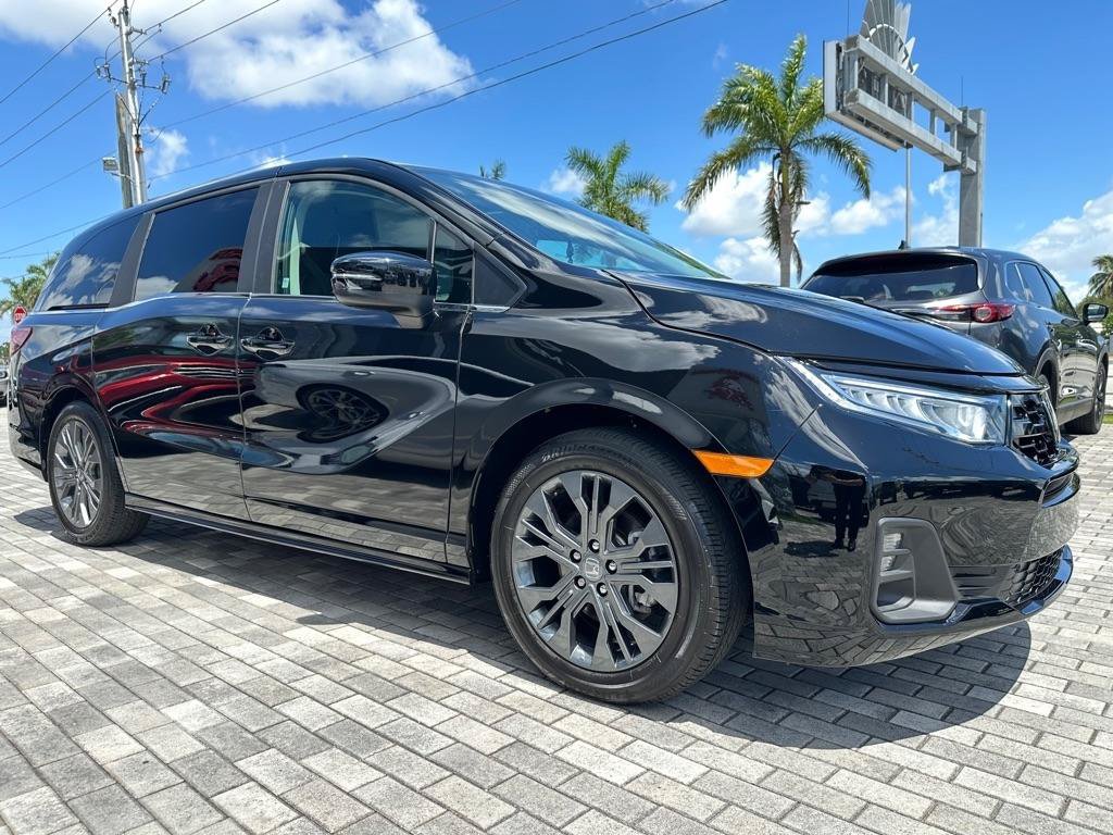 Used 2025 Honda Odyssey Touring image 1