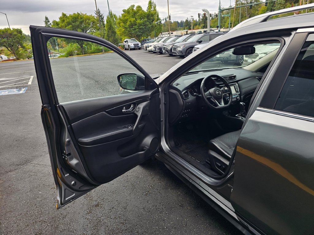 Used 2018 Nissan Rogue SL w/ Premium Package AWD/4WD image 18